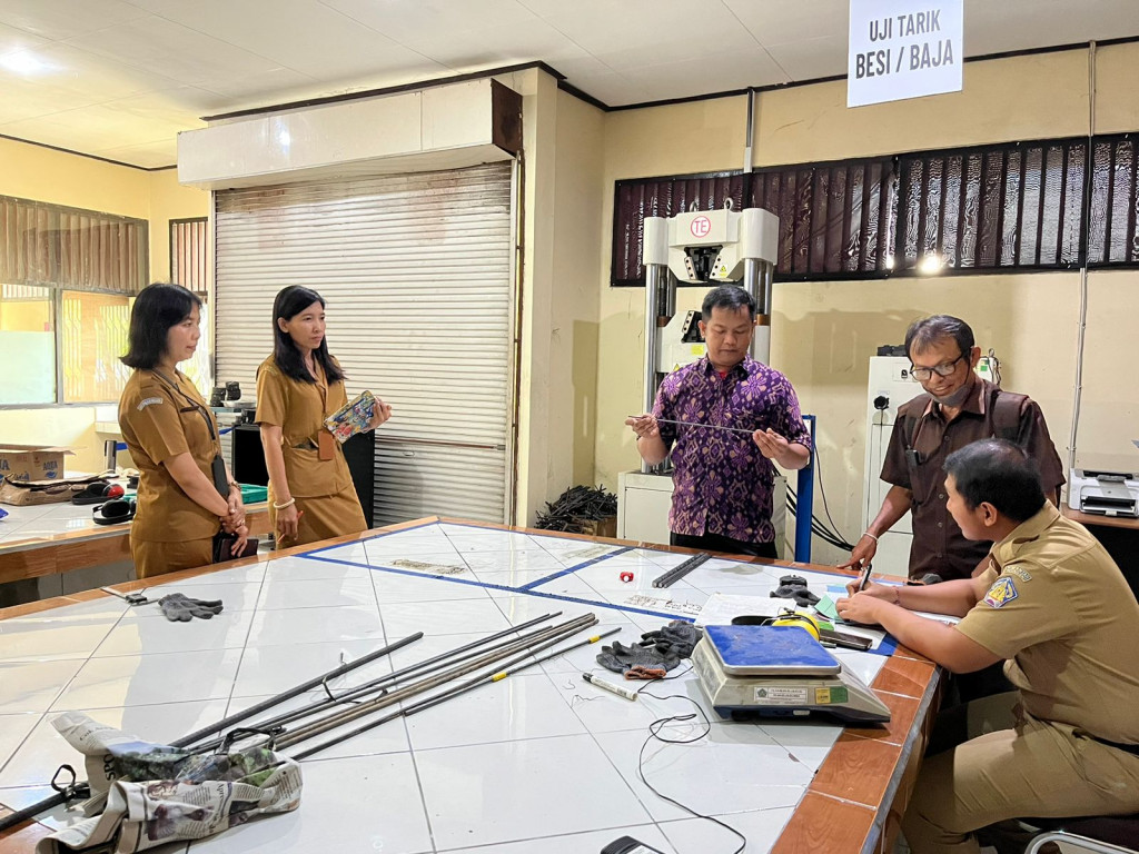UJI LABORATORIUM TARIK BESI
